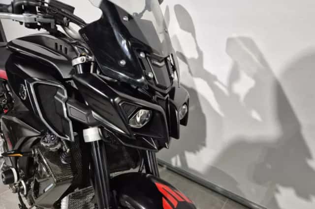 Yamaha MT-10 (2017) thumbnail 2
