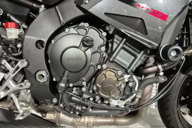 Yamaha MT-10 (2017) thumbnail 5