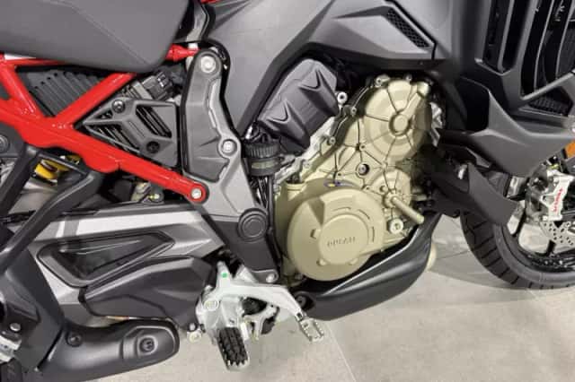 Ducati Multistrada V4S (2026) thumbnail 3