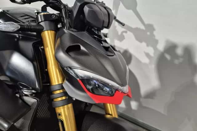 Ducati Streetfighter V4 SP (2023) thumbnail 2