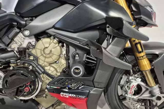 Ducati Streetfighter V4 SP (2023) thumbnail 5