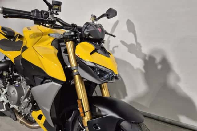 Ducati Streetfighter V2 (2026) thumbnail 2