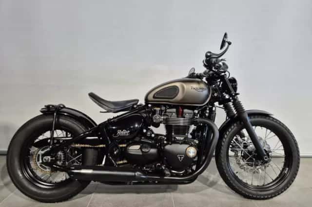 Triumph Bonneville Bobber (2017) thumbnail 1