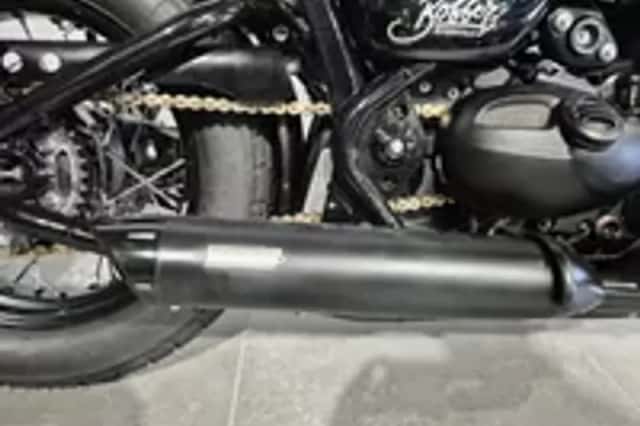 Triumph Bonneville Bobber (2017) thumbnail 3