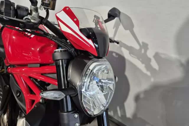 Ducati Monster 1200 R (2016) thumbnail 2