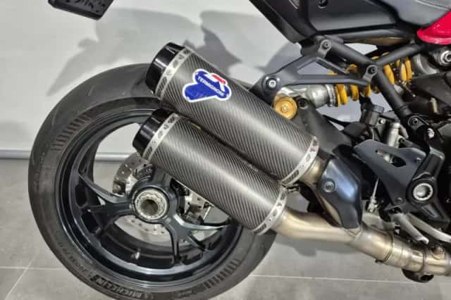 Ducati Monster 1200 R (2016) thumbnail 5