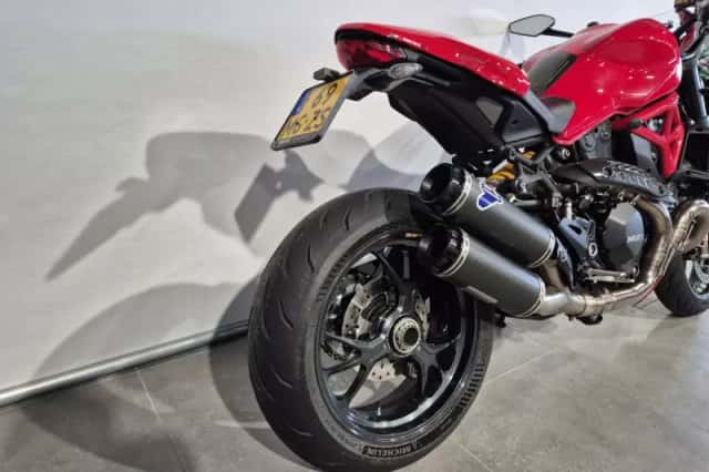 Ducati Monster 1200 R (2016) thumbnail 6