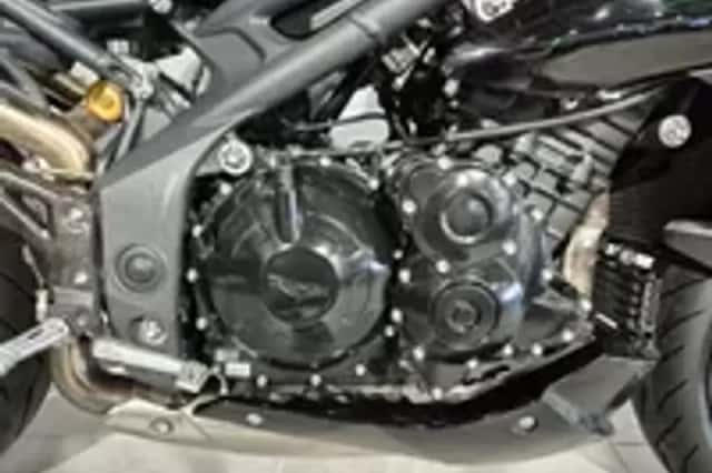 Triumph Speed TRIPLE R (2016) thumbnail 2