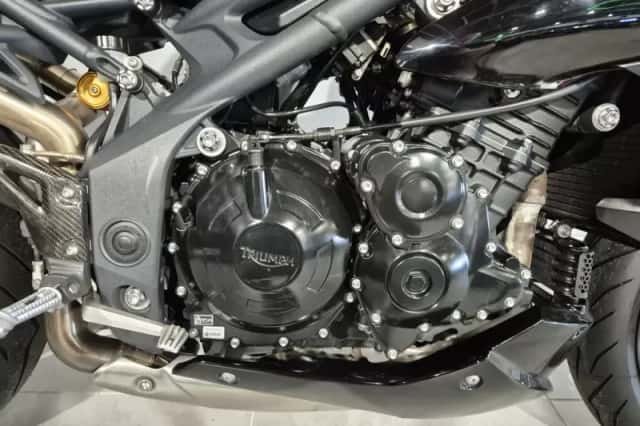 Triumph Speed TRIPLE R (2016) thumbnail 4