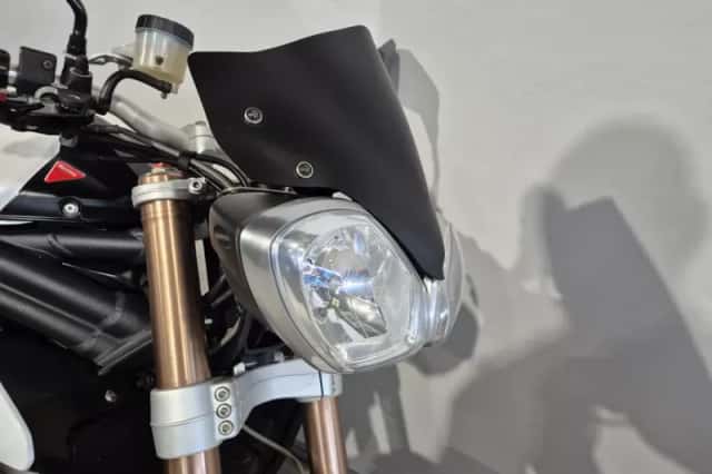 Triumph Speed Triple 1050 (2012) thumbnail 2