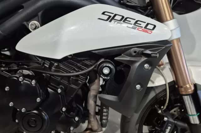 Triumph Speed Triple 1050 (2012) thumbnail 4