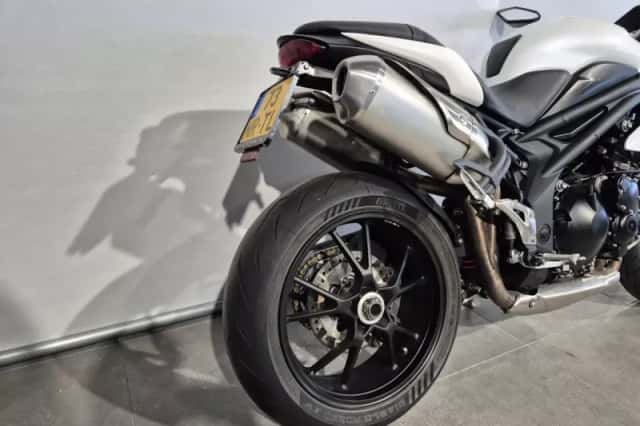 Triumph Speed Triple 1050 (2012) thumbnail 6