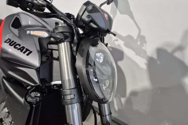 Ducati Monster V2 (2026) thumbnail 2