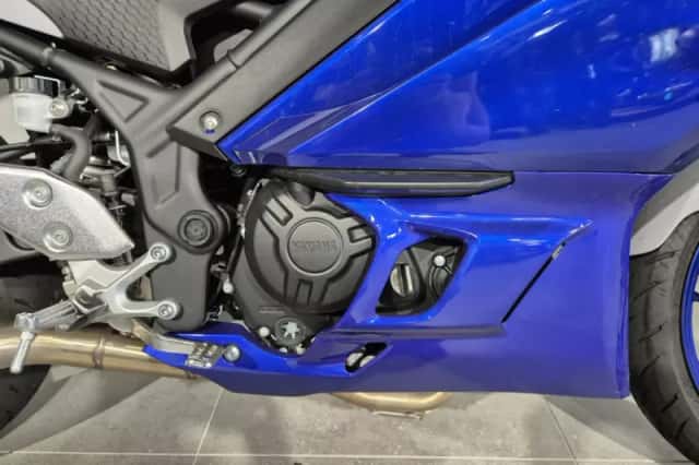 Yamaha YZF-R3 (2022) thumbnail 4