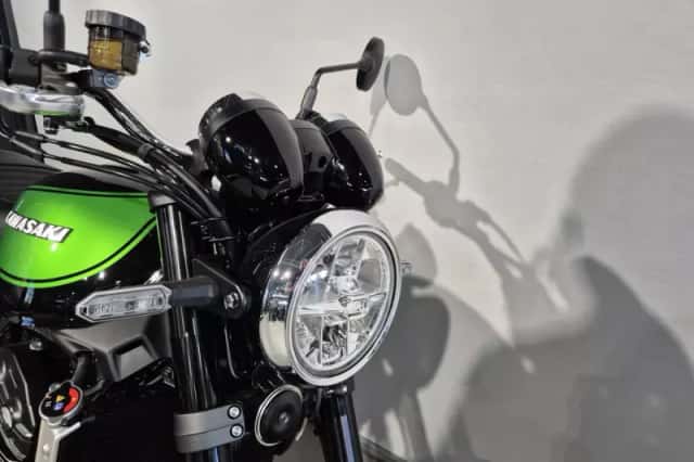 Kawasaki Z900RS (2025) thumbnail 2