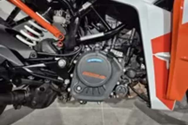 KTM 125 RC (2023) thumbnail 2