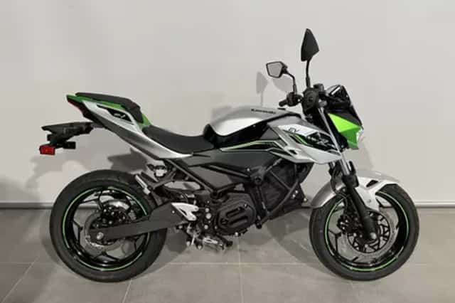 Triumph Street Triple R (2022) thumbnail 4