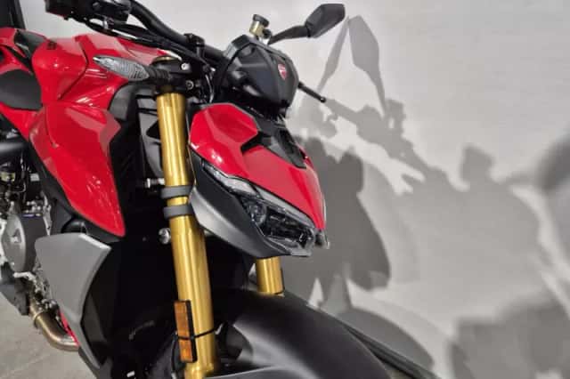 Ducati Streetfighter V2 (2026) thumbnail 2