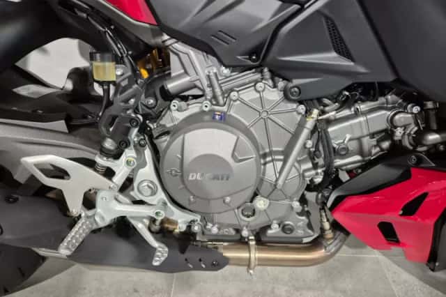 Ducati Streetfighter V2 (2026) thumbnail 5