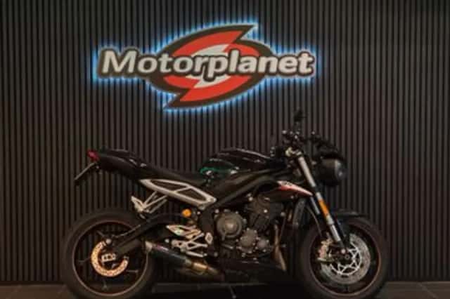 Triumph Street Triple RS (2018) thumbnail 1