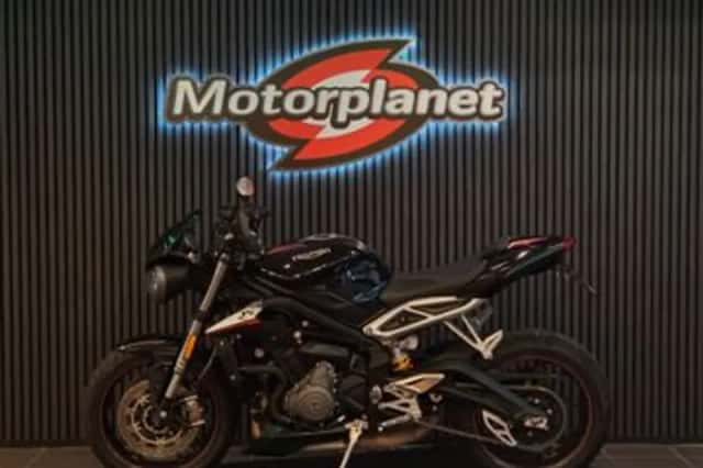 Triumph Street Triple RS (2018) thumbnail 2