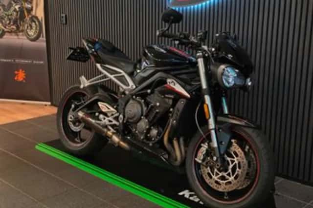 Triumph Street Triple RS (2018) thumbnail 3
