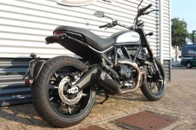 DUCATI SCRAMBLER ICON (2019) thumbnail 3