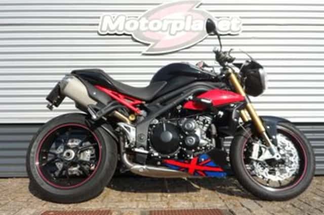 TRIUMPH SPEED TRIPLE R (2015) thumbnail 1