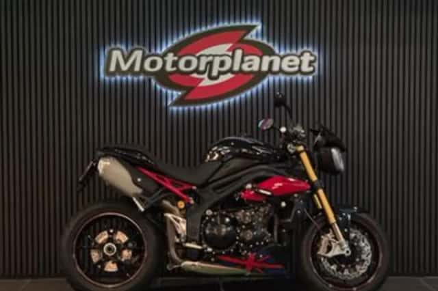 Triumph Speed TRIPLE R (2015) thumbnail 1