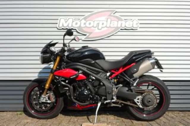 TRIUMPH SPEED TRIPLE R (2015) thumbnail 2