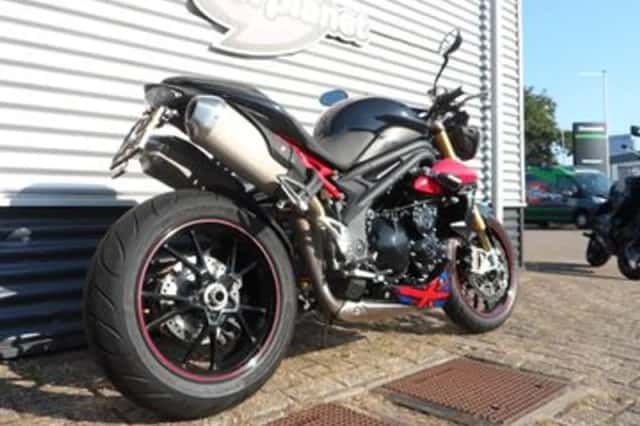 TRIUMPH SPEED TRIPLE R (2015) thumbnail 3