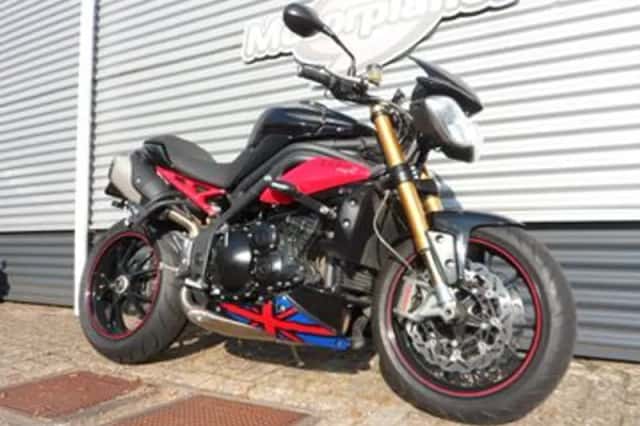 TRIUMPH SPEED TRIPLE R (2015) thumbnail 4