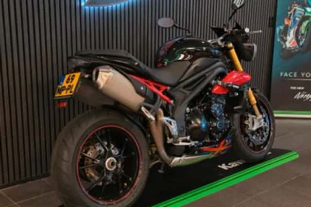 Triumph Speed TRIPLE R (2015) thumbnail 4