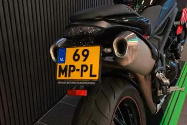 Triumph Speed TRIPLE R (2015) thumbnail 5