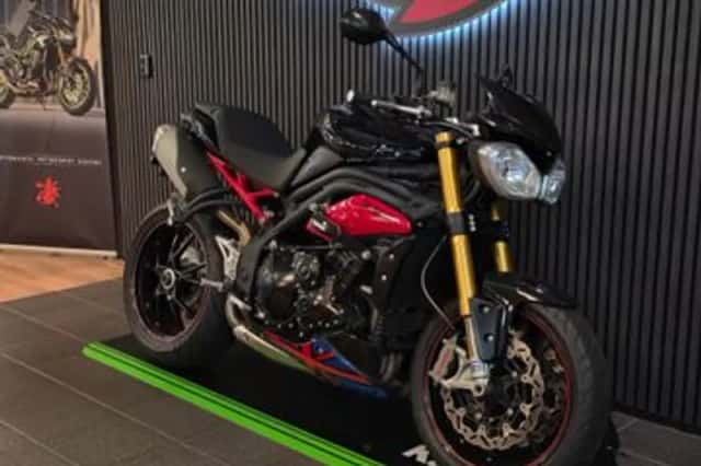 Triumph Speed TRIPLE R (2015) thumbnail 3