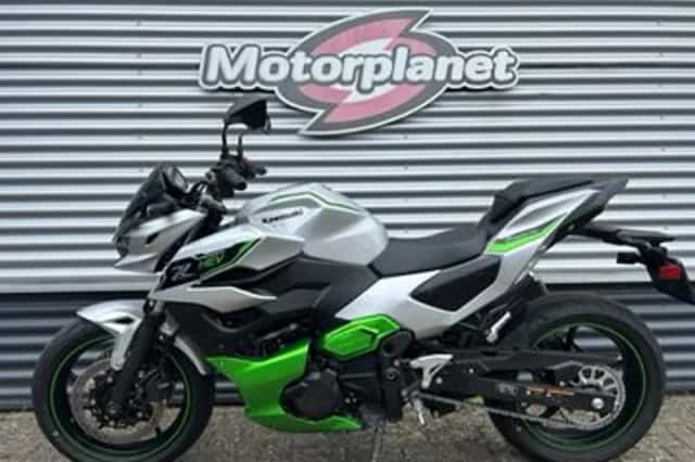 KAWASAKI NINJA 7 HYBRID (2024) thumbnail 2
