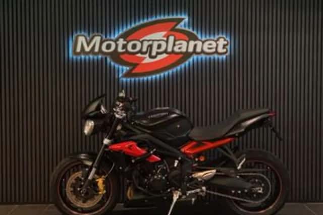 Triumph Street Triple R (2017) thumbnail 2