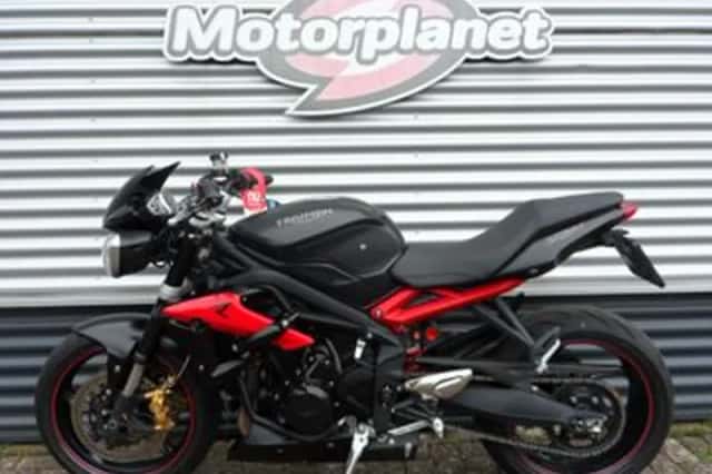 Triumph Street Triple R (2017) thumbnail 2