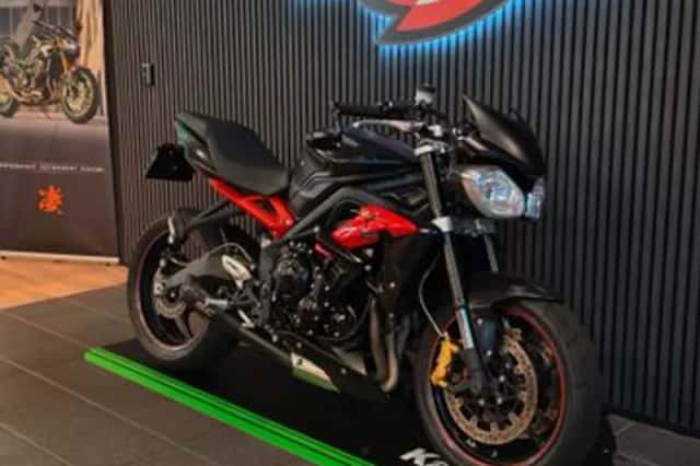 Triumph Street Triple R (2017) thumbnail 3