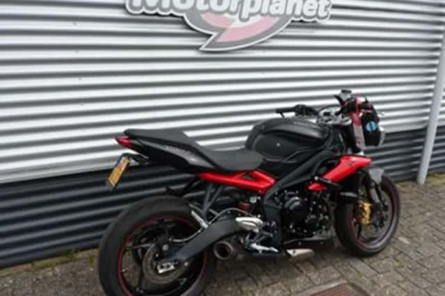 Triumph Street Triple R (2017) thumbnail 3