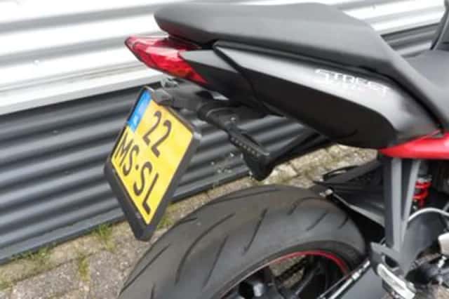 Triumph Street Triple R (2017) thumbnail 5