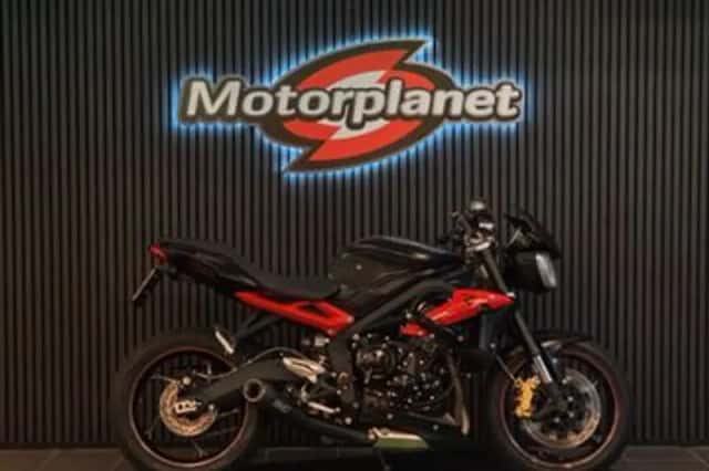 Triumph Street Triple R (2017) thumbnail 1