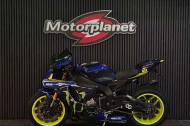 Yamaha YZF-R1 (2017) thumbnail 2