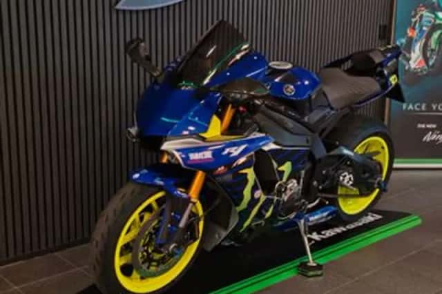 Yamaha YZF-R1 (2017) thumbnail 3
