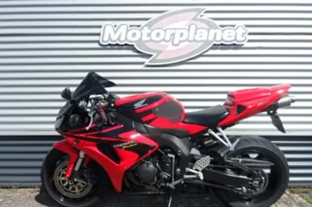 Honda CBR 1000 RR FIREBLADE (2006) thumbnail 2