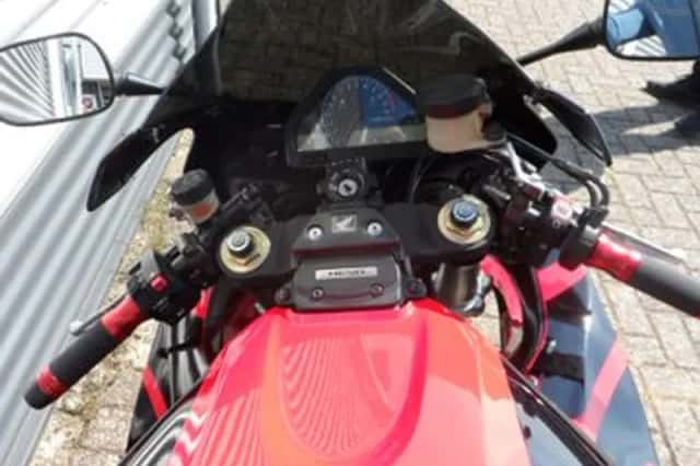 Honda CBR 1000 RR FIREBLADE (2006) thumbnail 4