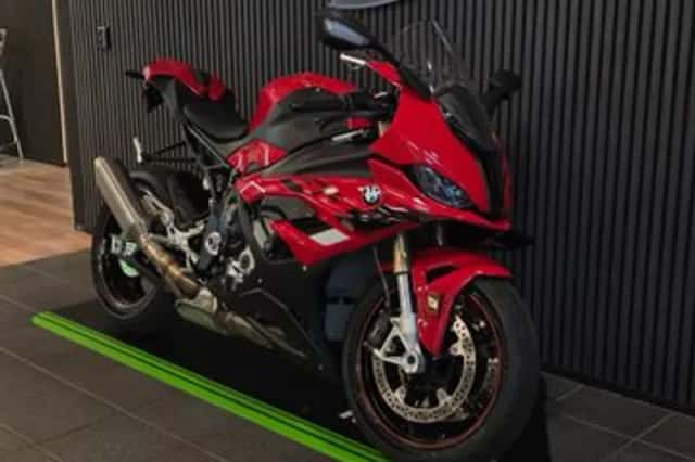 BMW S 1000 RR (2025) thumbnail 3