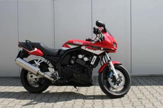 Yamaha FZS 600 Fazer (2001) thumbnail 1