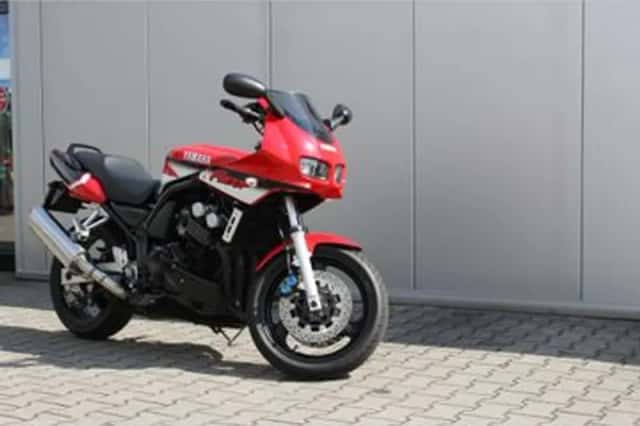 Yamaha FZS 600 Fazer (2001) thumbnail 2