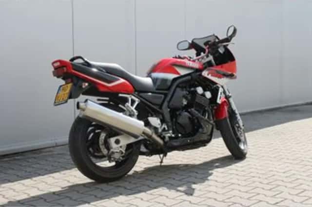 Yamaha FZS 600 Fazer (2001) thumbnail 3